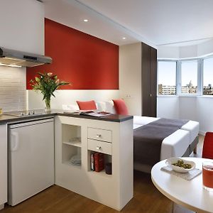 Studio met een King Size Bed